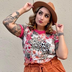 Meet your Posher, Laura